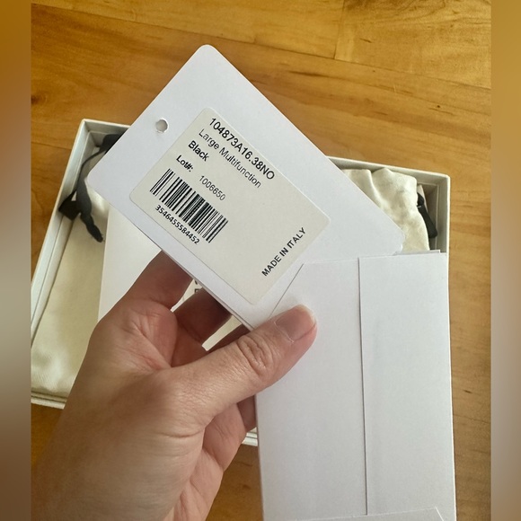 Grained Shiny Calfskin Large Multifunction Strap Wallet - Picture 11 of 11